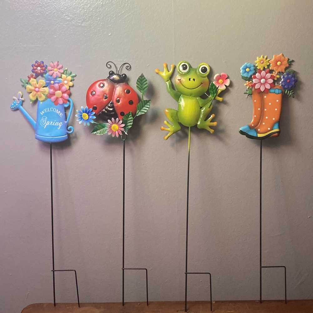 NWT-Set of 4- Welcome Spring Water Can, Ladybug, Frog, Floral Boots Metal Stakes